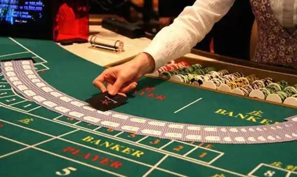Tampilan permainan slot dengan tema neon yang hidup di monas128